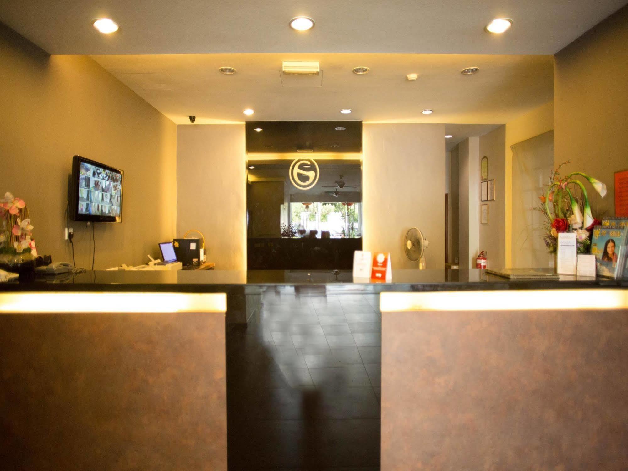 Golden Court Hotel - Tun Abdul Razak Johor Bahru Bagian luar foto