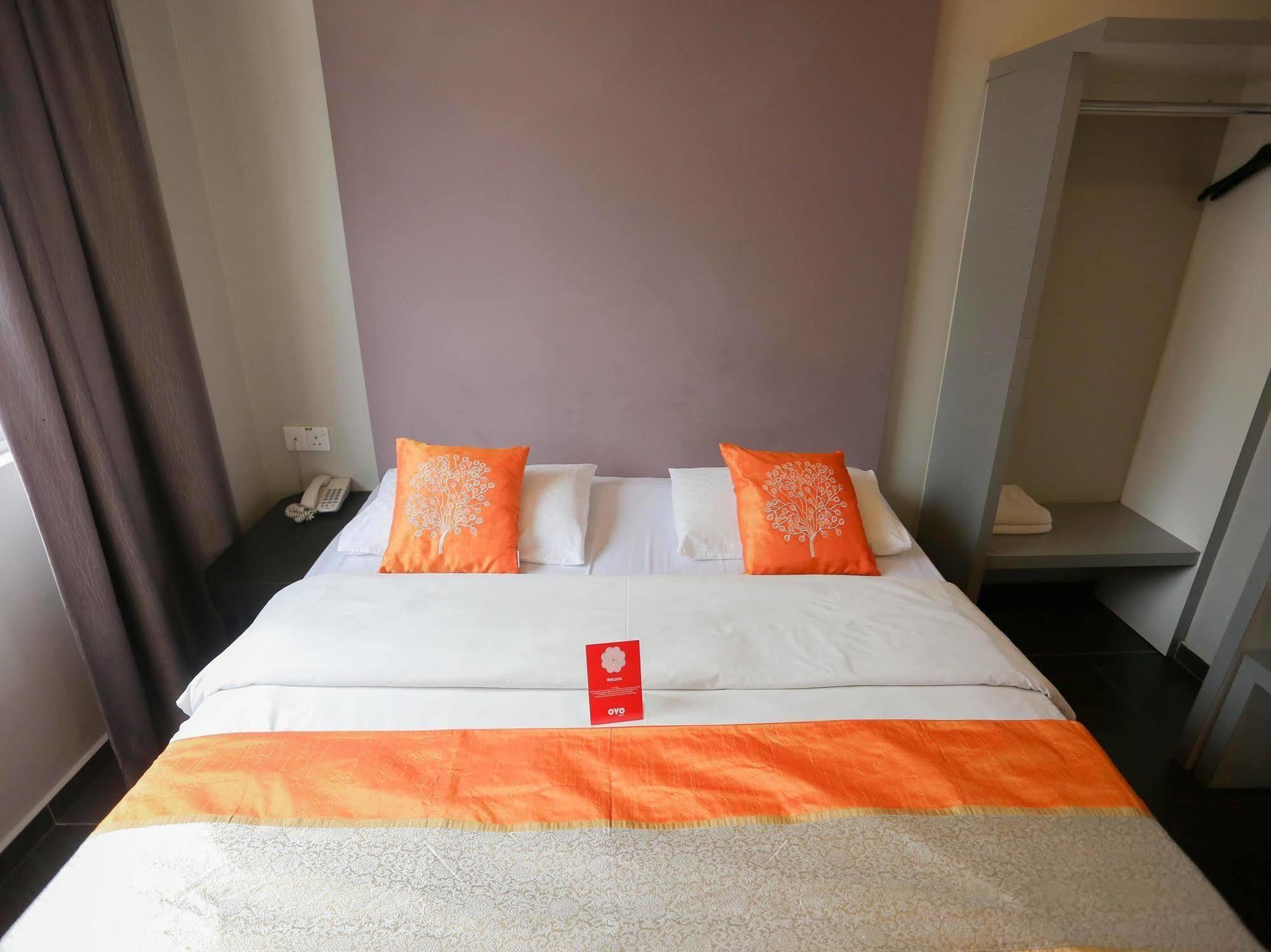 Golden Court Hotel - Tun Abdul Razak Johor Bahru Bagian luar foto