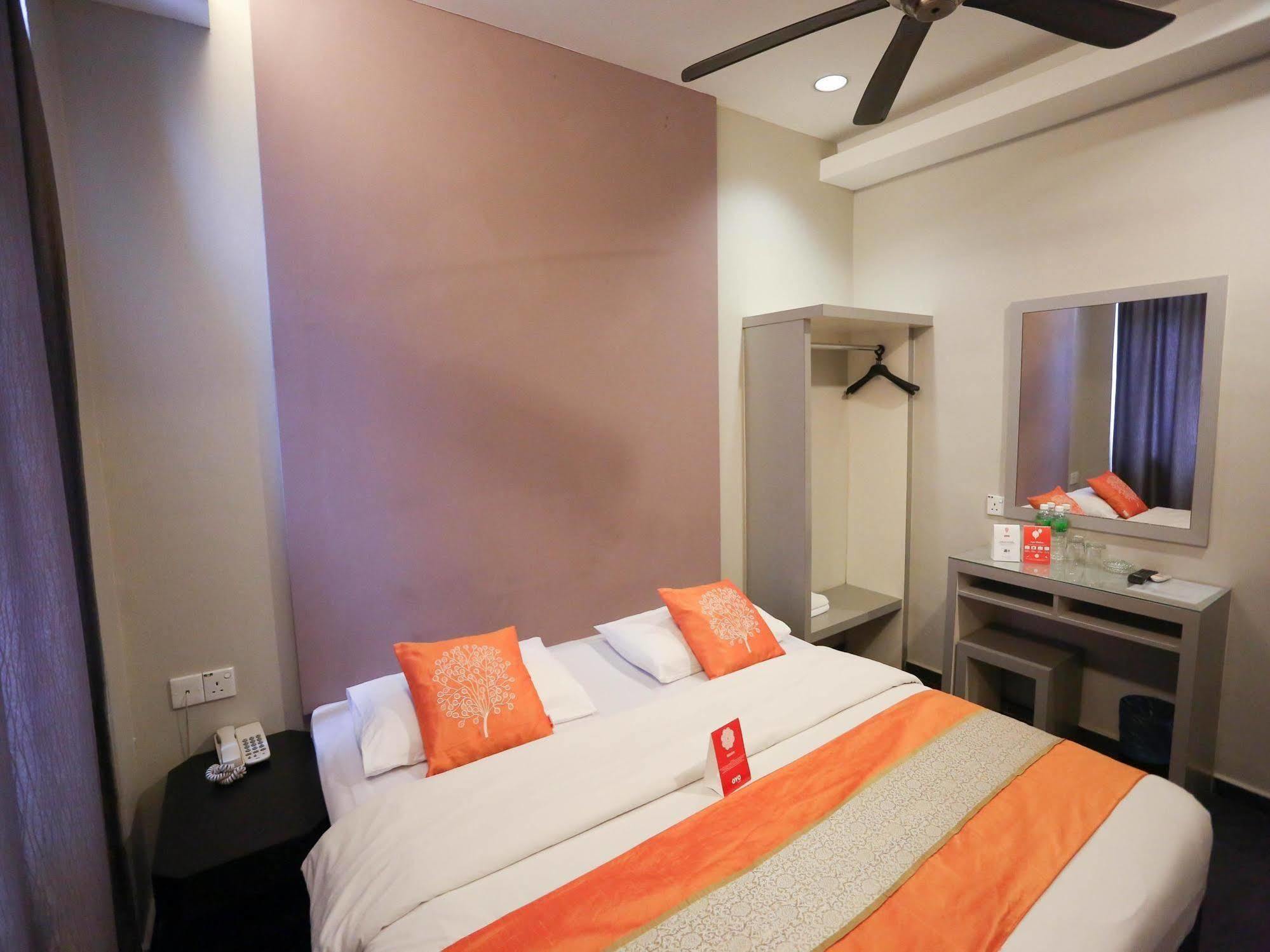 Golden Court Hotel - Tun Abdul Razak Johor Bahru Bagian luar foto