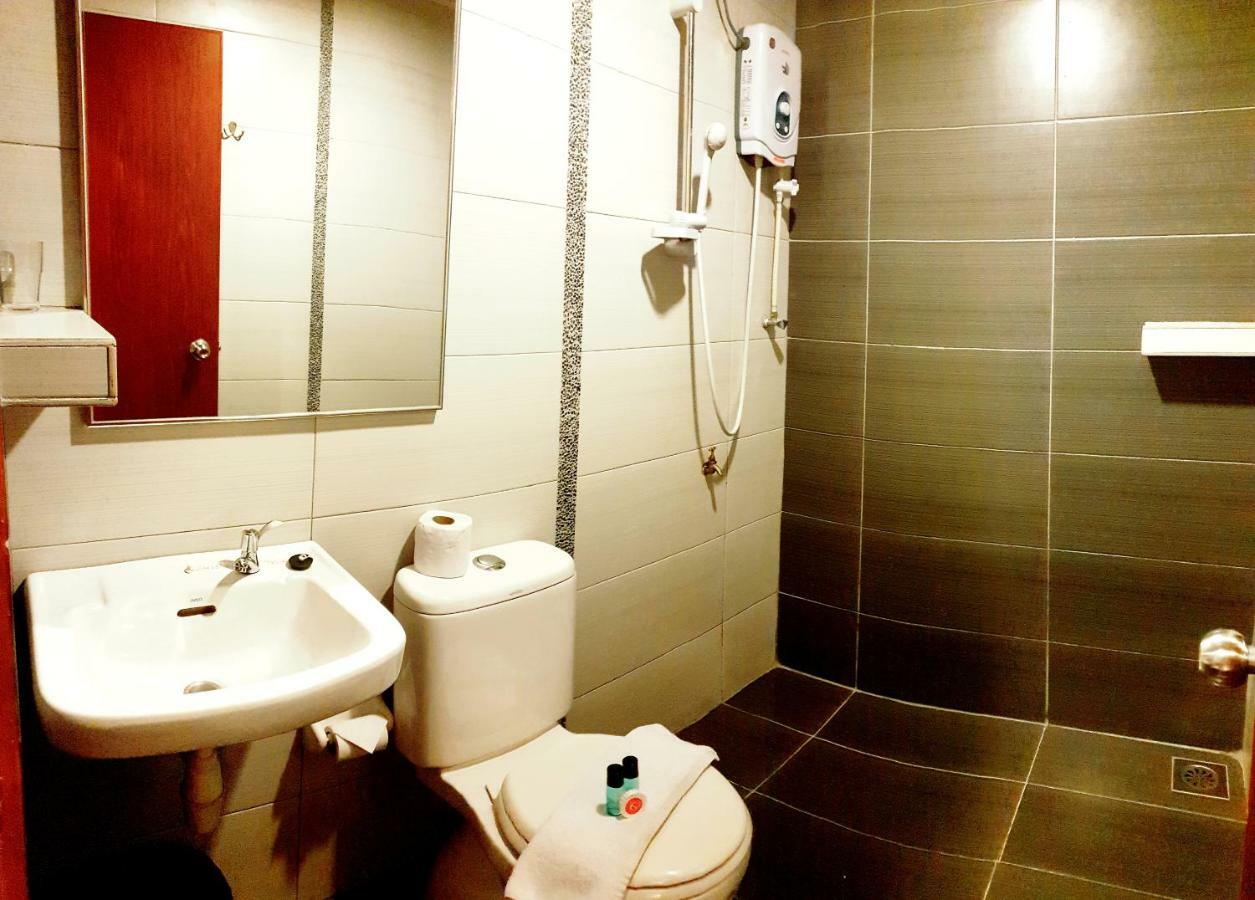 Golden Court Hotel - Tun Abdul Razak Johor Bahru Bagian luar foto